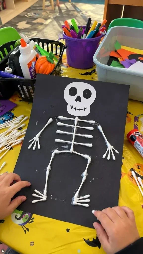 13 Halloween Kunst- und Bastelideen für Kleinkinder, perfekt für kleine Hände