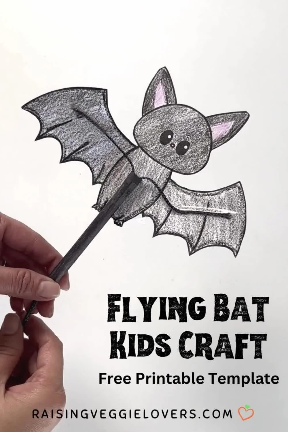Fliegende Fledermaus Bastelidee mit kostenloser Vorlage zum Ausdrucken